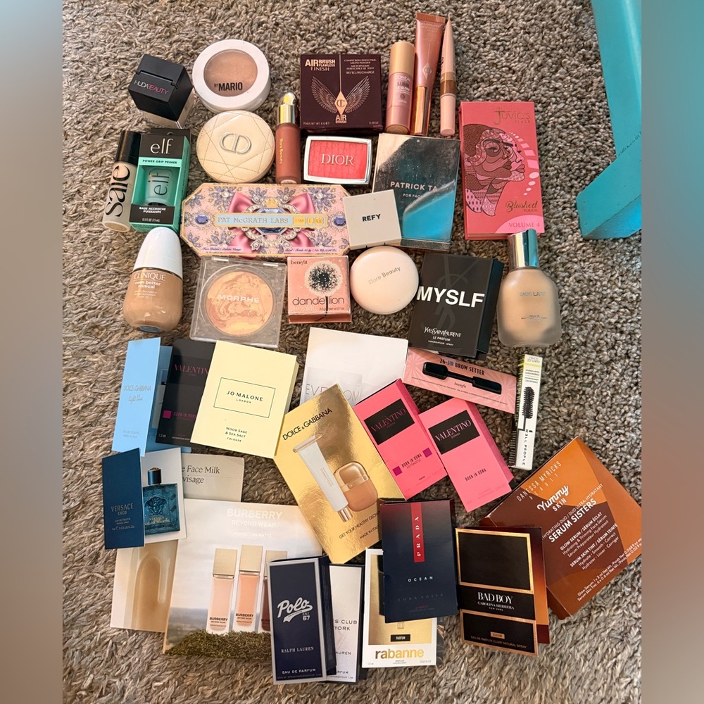 MAKEUP STASH